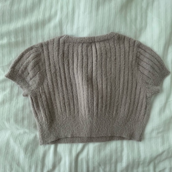 EUC Kendall & Kylie Dream Girl Fuzzy Cropped Sweater Sz XS - Picture 4 of 10